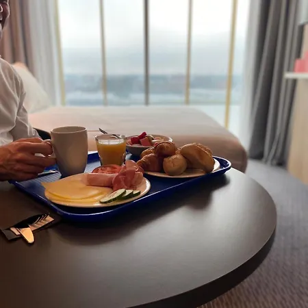 Express - North Riverside By Ihg Hotel 3*